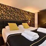 Opera Garden Hotel y apartamentos
